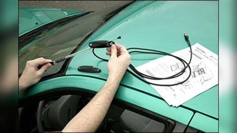 Can You Replace a Car Radio Antenna